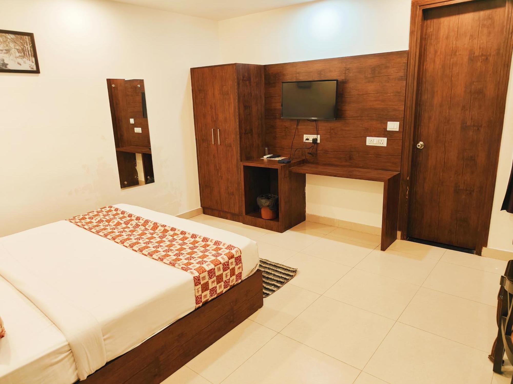 Marina A Family Near Igi Airport Delhi Hotel 3*